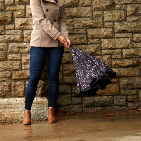 Totes InBrella - Reverse Close Umbrella with Invisible Water Repellent Coating - Auto Close, Inverted, Dripless, and Stormproof for Rainy Weather - Image 7